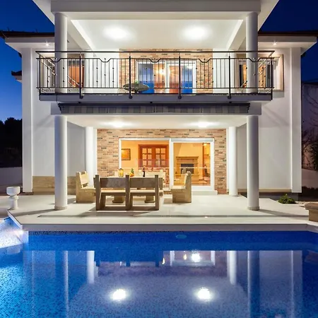 Luxury Ivana *