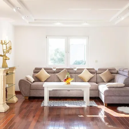 Luxury Ivana * 산책길